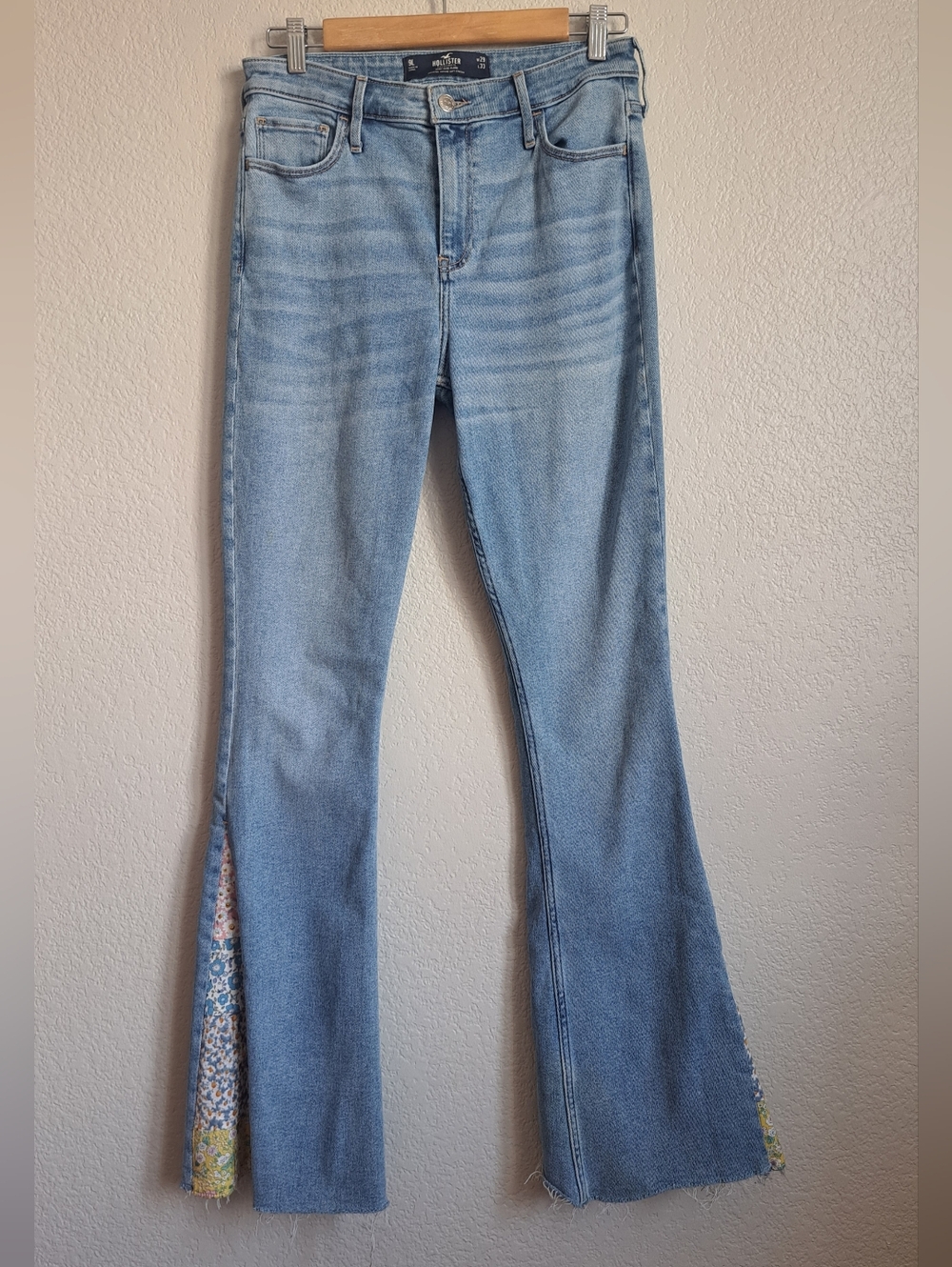 Hollister Floral Patchwork Lightwash High-Rise Flare Jeans Size 9 Long